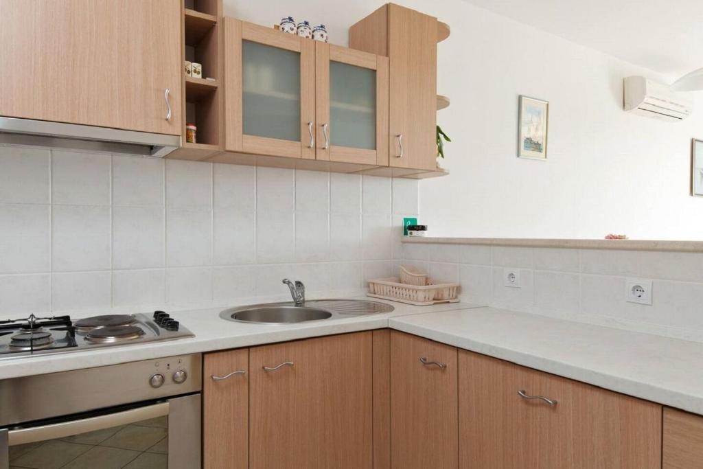 Kuchyňa alebo kuchynka v ubytovaní Apartment Ljilja