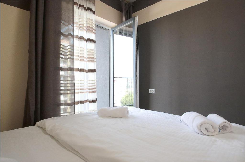 Ένα ή περισσότερα κρεβάτια σε δωμάτιο στο "Deluxe Apartments" C 16-Є - 1221
