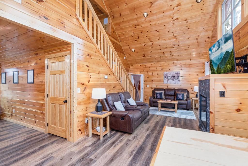 Posezení v ubytování Fully Loaded Cabin In Heart Of Pigeon Forge