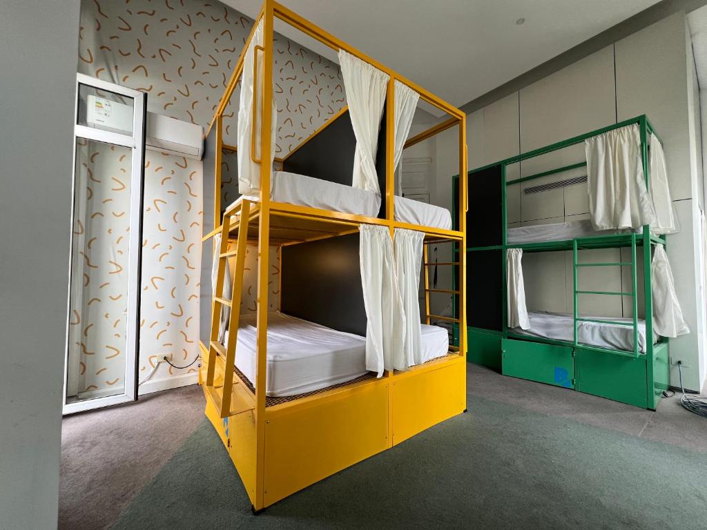 Viajero Montevideo Hostel - 8 Yataklı Karışık Yatakhane Odası