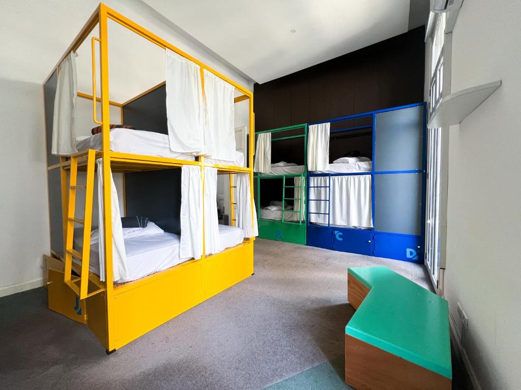 Viajero Montevideo Hostel - 10 Yataklı Karışık Yatakhane Odası