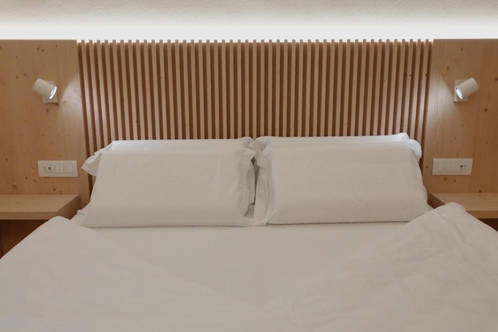 Postel nebo postele na pokoji v ubytování Alpine Rooms and Suites Livigno - Camana Noa -
