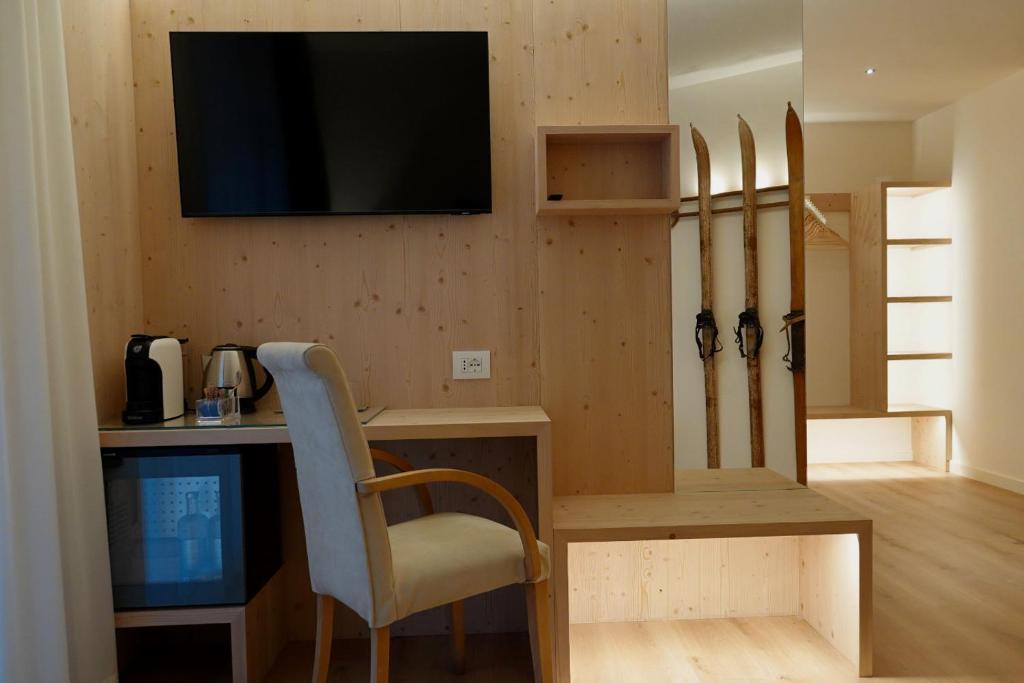 TV a/nebo společenská místnost v ubytování Alpine Rooms and Suites Livigno - Camana Noa -