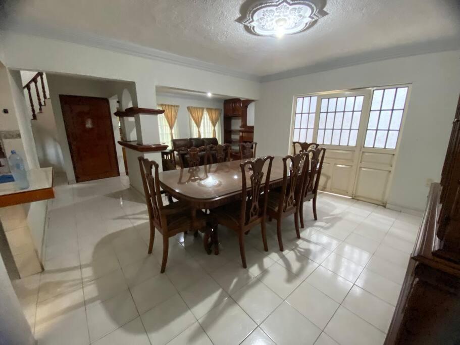 Gallery image of Casa con 4 Recamaras para 8 Personas con Terraza in Uruapan del Progreso