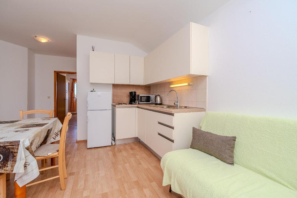 Kuchyň nebo kuchyňský kout v ubytování Apartments Mlado
