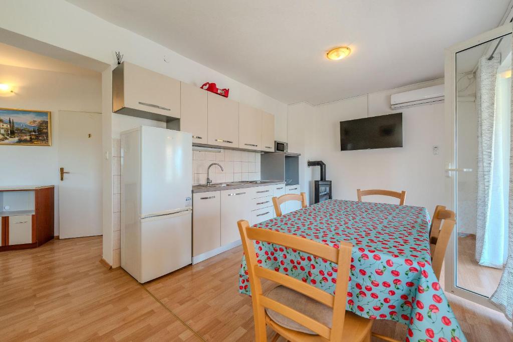 Kuchyň nebo kuchyňský kout v ubytování Apartments Mlado