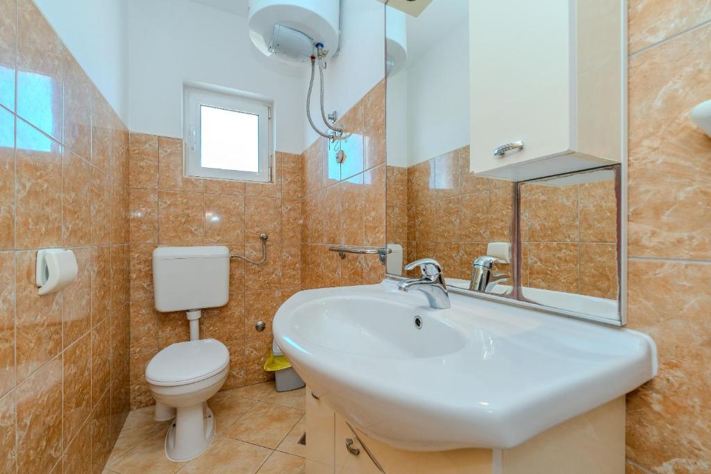 Koupelna v ubytování Apartments Mlado