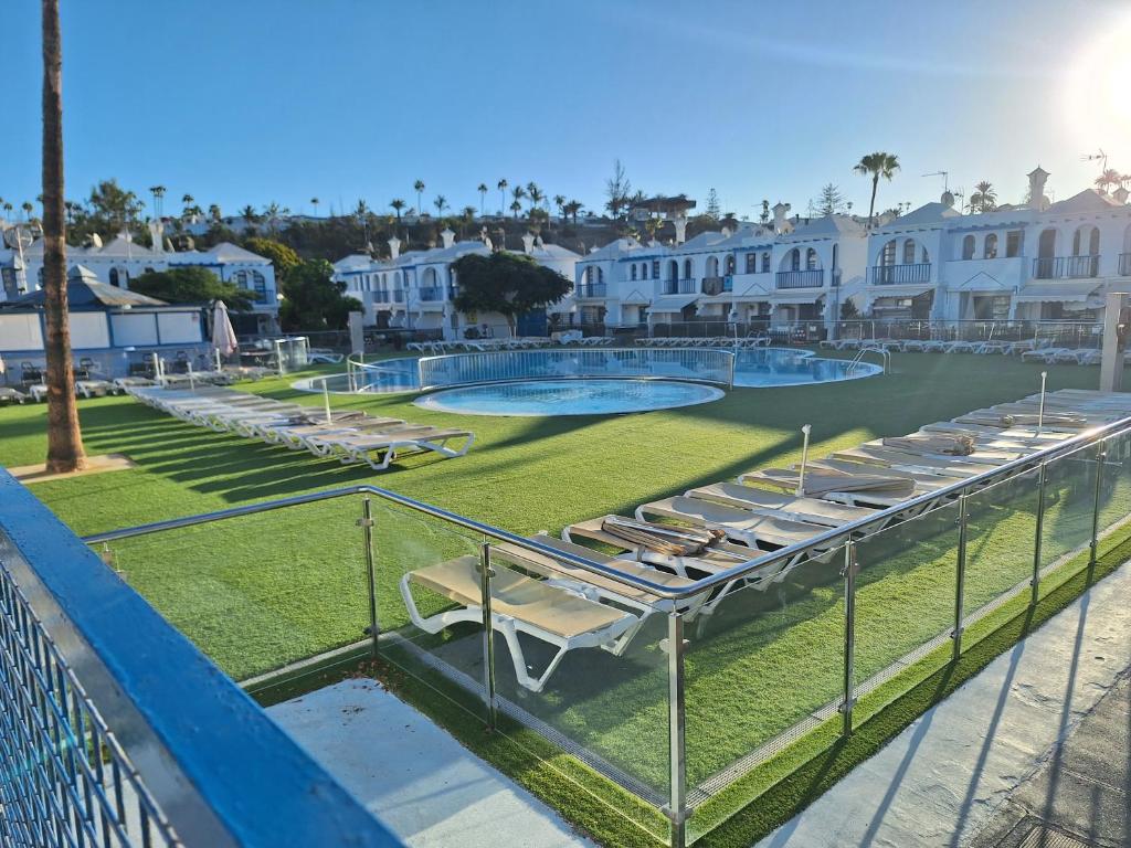 POOLFRONT Bungalow