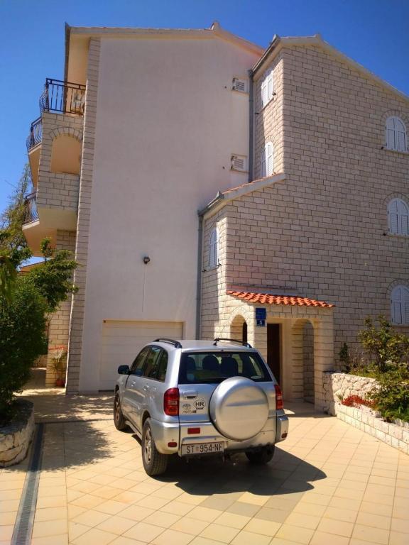 Budova, v ktorej sa apartmán nachádza