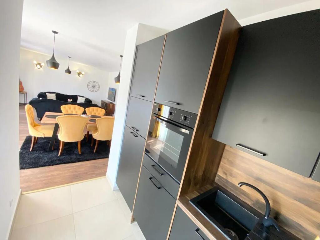 Kuchyňa alebo kuchynka v ubytovaní Apartment Tom