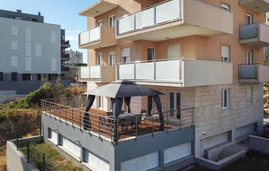 Budova, v ktorej sa apartmán nachádza