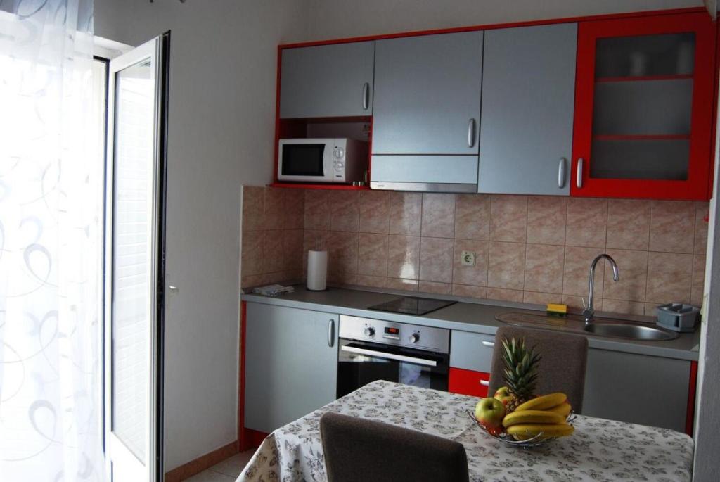 Kuchyň nebo kuchyňský kout v ubytování Apartments Krila