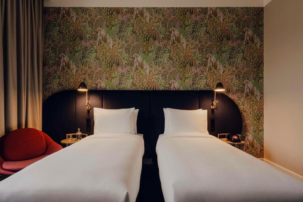 Postel nebo postele na pokoji v ubytování Flaner Hotel, WorldHotels Crafted