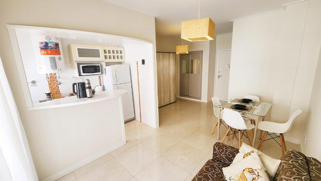 Η κουζίνα ή μικρή κουζίνα στο Luminoso monoambiente