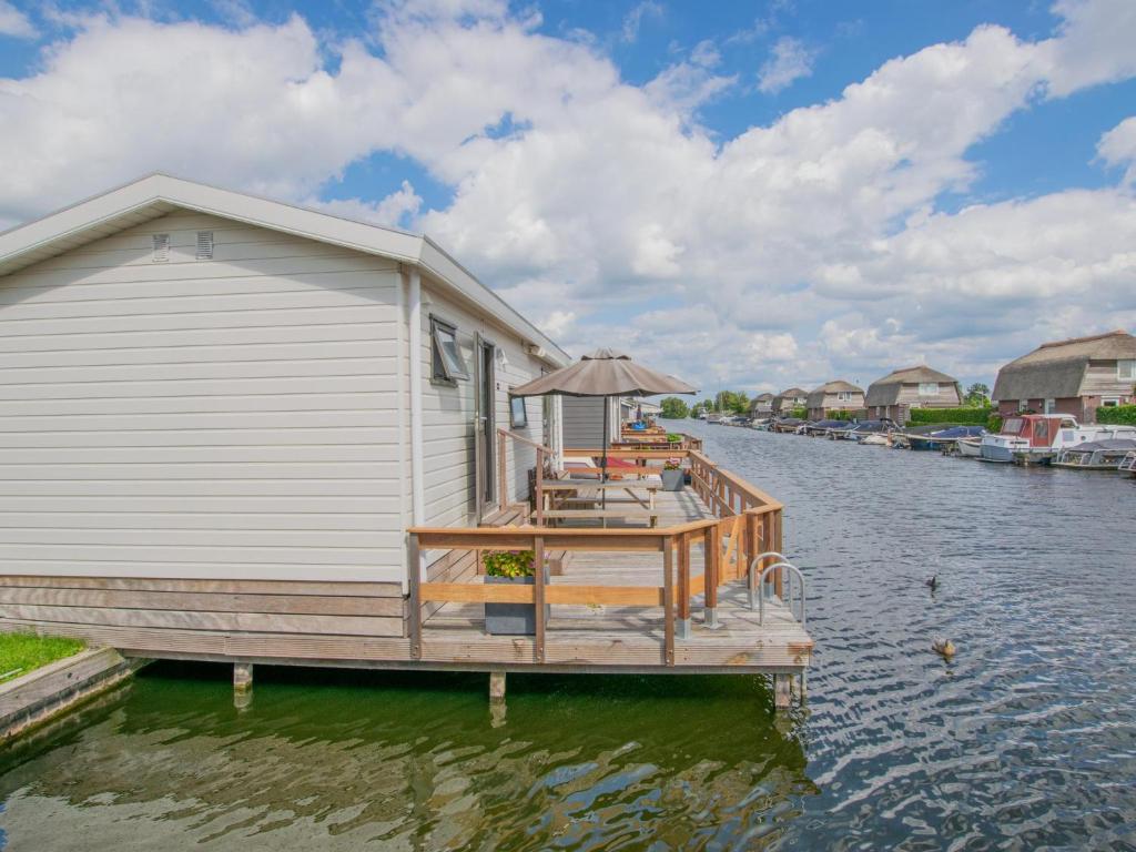 a house on a dock on a body of water at Blauwborst 24-20 in Breukelen