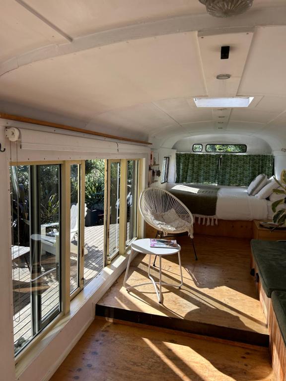 Posezení v ubytování Raglan Tiny house escapes