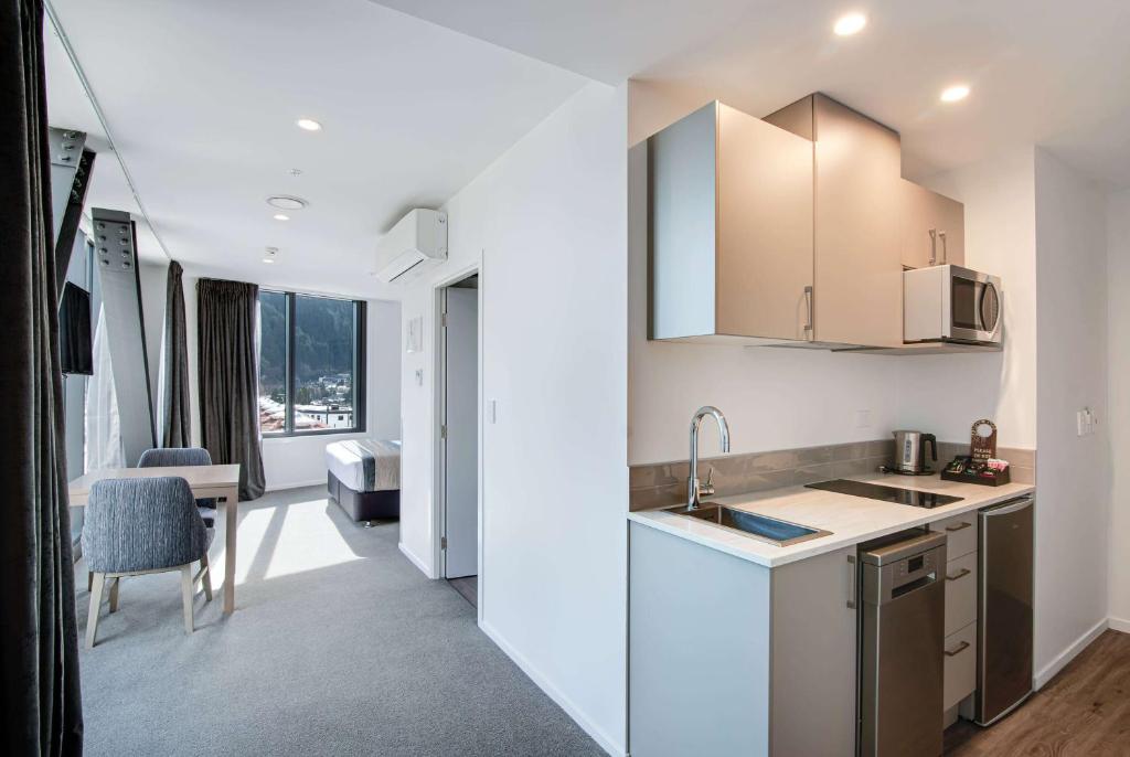 Ramada by Wyndham Queenstown Central - Resim 18