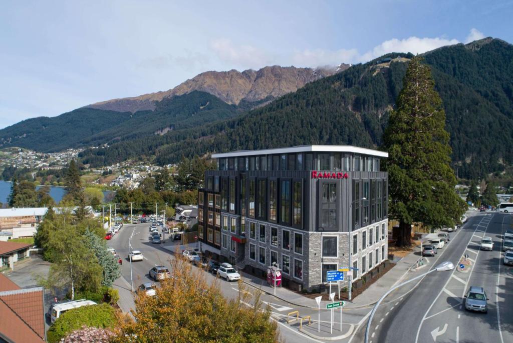 Ramada by Wyndham Queenstown Central - Resim 11
