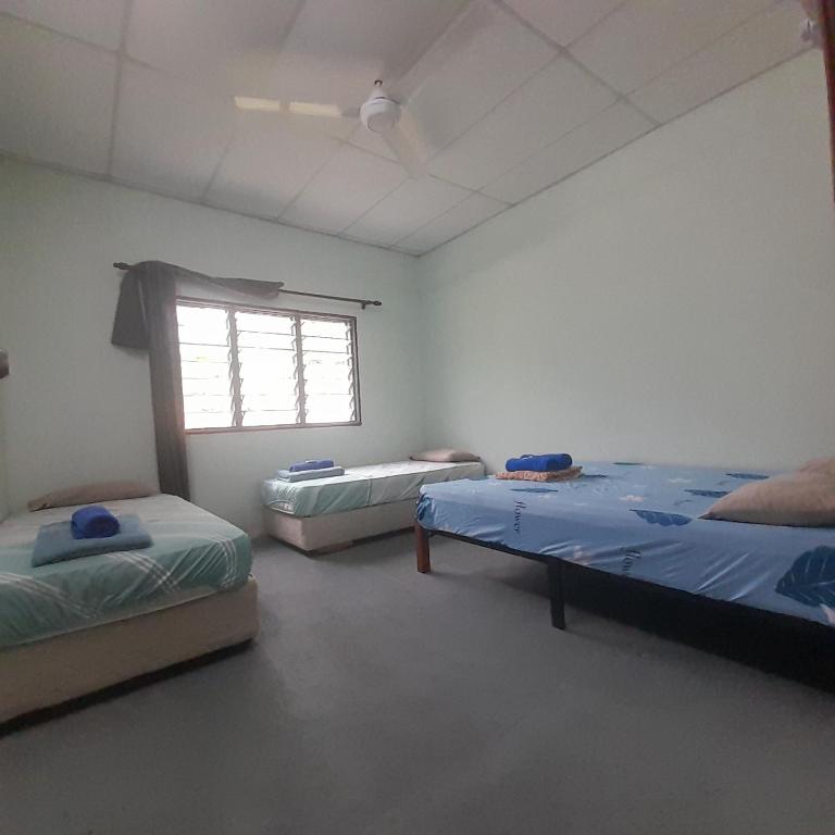 Voodi või voodid majutusasutuse Tony’s Guesthouse at Teluk Bahang toas