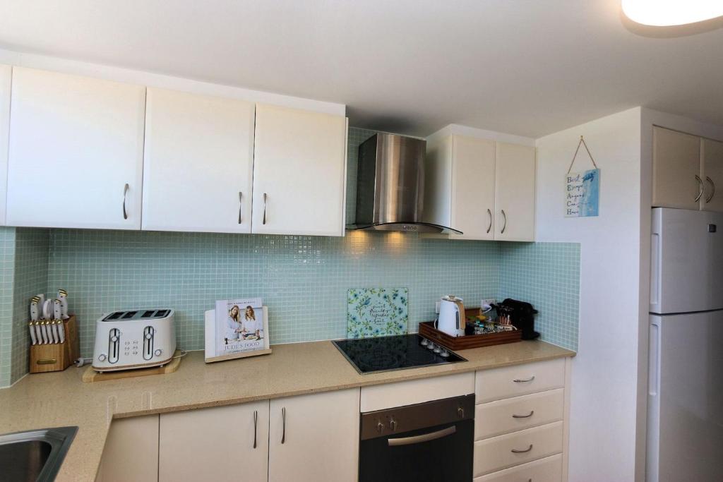 Kuchyň nebo kuchyňský kout v ubytování Platinum Apartments Unit 7