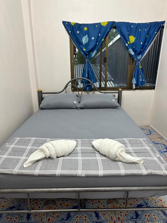Postel nebo postele na pokoji v ubytování Madam Guesthouse