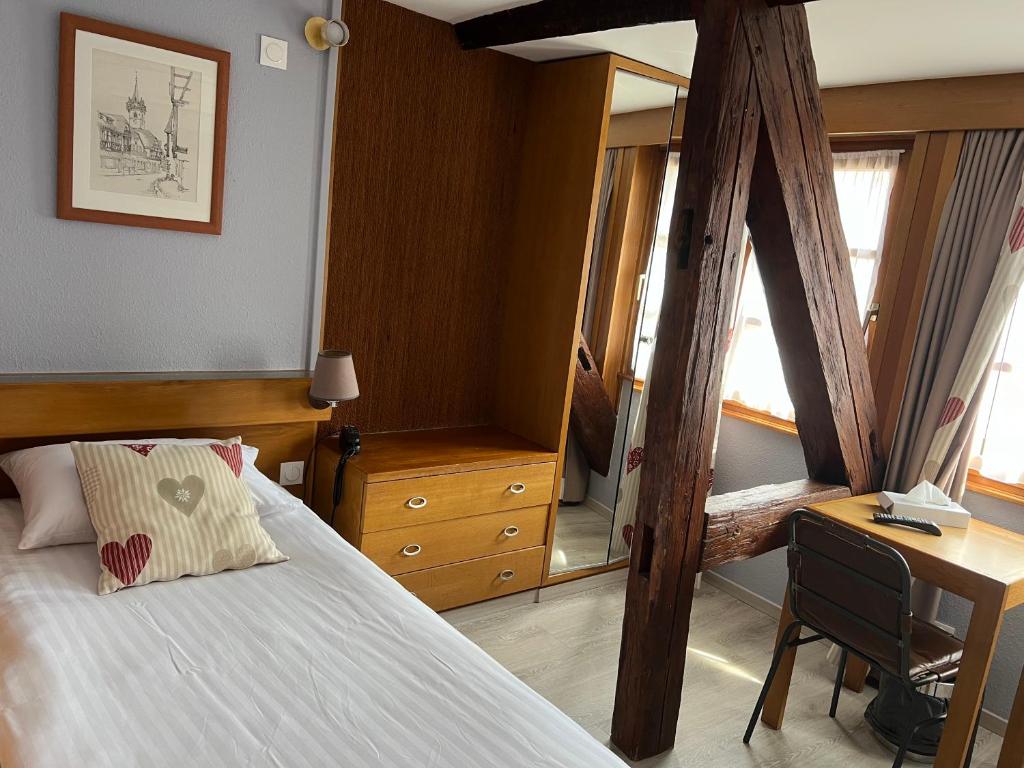 Postel nebo postele na pokoji v ubytování Hôtel Sainte Odile