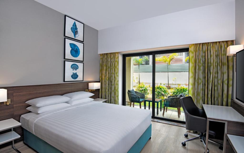Postel nebo postele na pokoji v ubytování Fairfield by Marriott Goa Benaulim