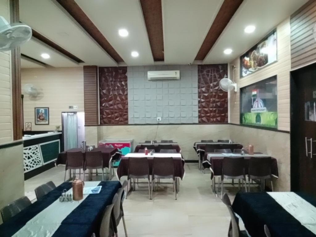 Kuchyň nebo kuchyňský kout v ubytování ANAND HOTEL