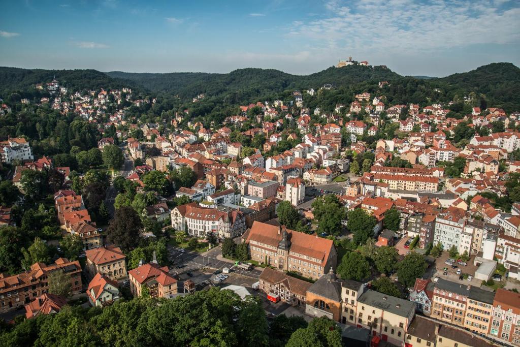 Nespecifikovaný výhled na hory nebo výhled na hory při pohledu z hotelu