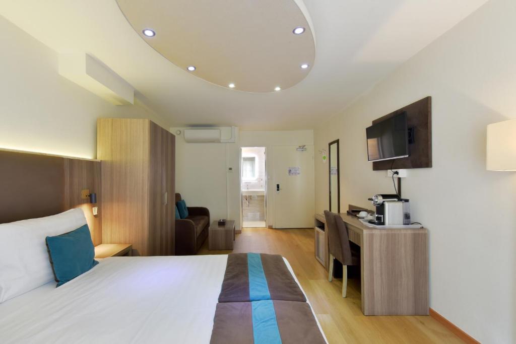 Postel nebo postele na pokoji v ubytování Hotel Rousseau