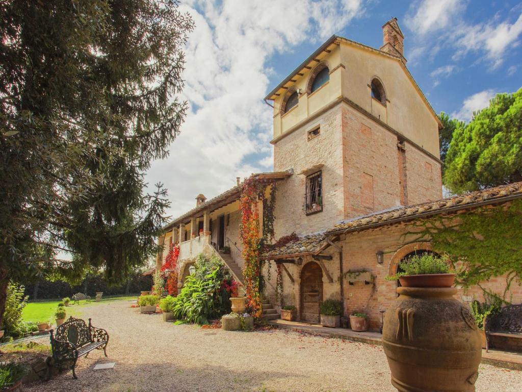 Zahrada ubytování Farmhouse in Marsciano with vineyards olive groves