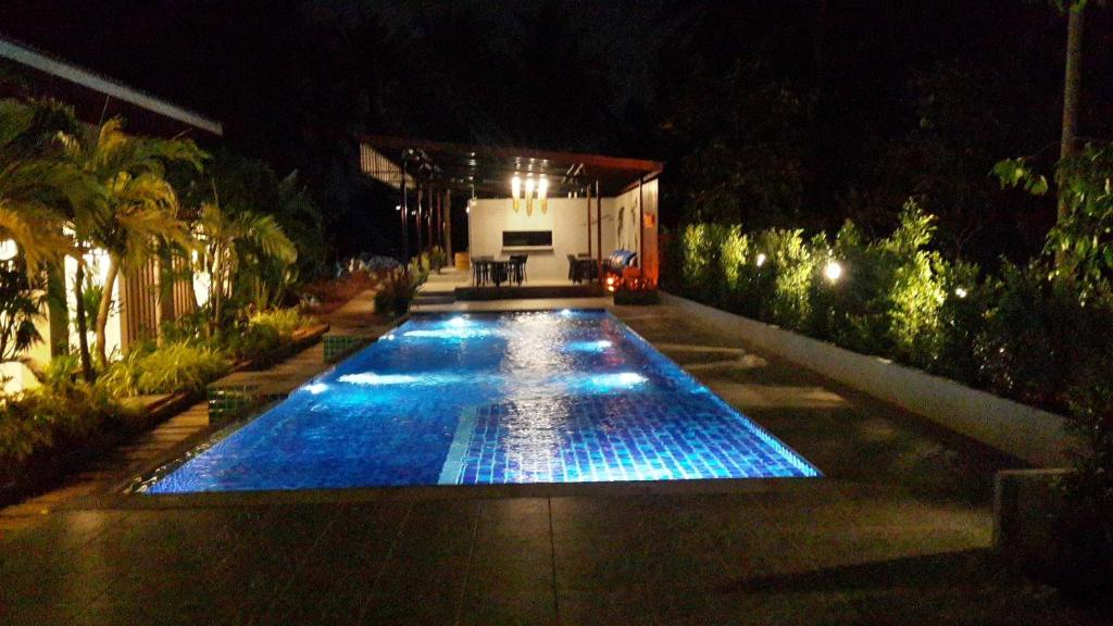 Bazén v ubytování The Fong Krabi resort nebo v jeho okolí