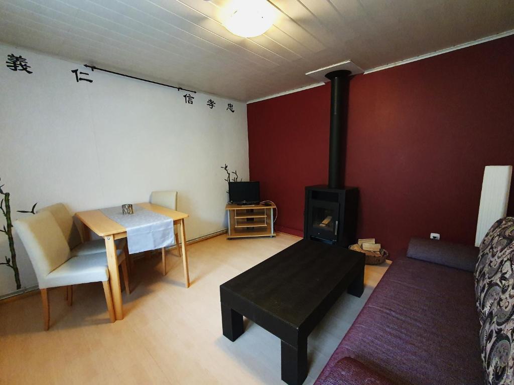 Ferienhäuser & Bungalows - Naturcamp Meyersgrund im Thüringer Wald - Huis Met één Slaapkamer