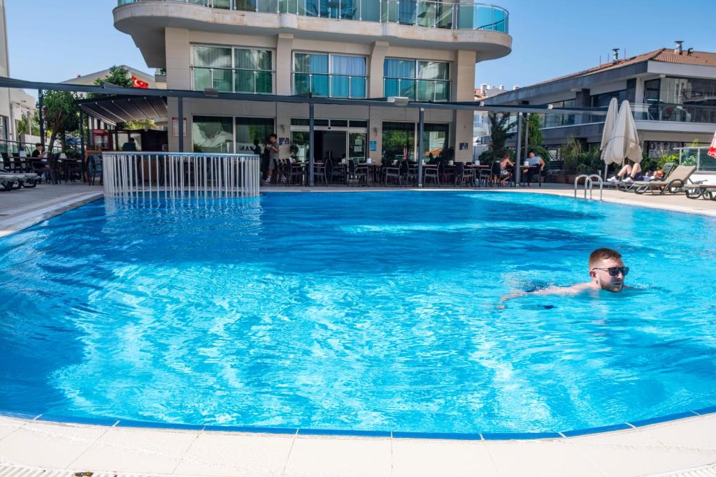 Bazén v ubytování Marmaris Alkan Hotel nebo v jeho okolí