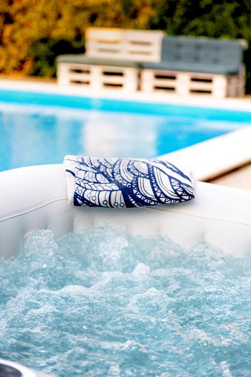 The swimming pool at or close to Il Casale della Luna