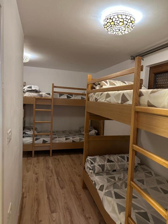 Postel nebo postele na pokoji v ubytování Guest House Rilindja