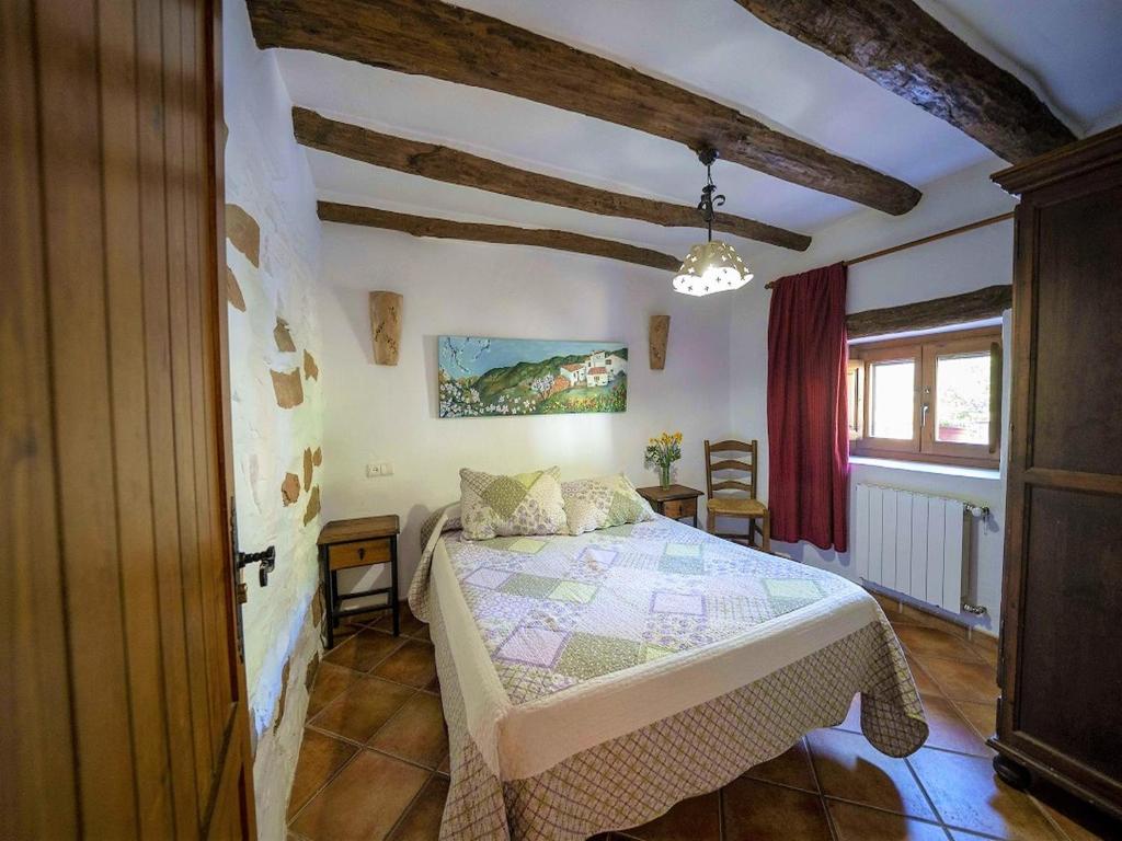 Postel nebo postele na pokoji v ubytování Beautiful holiday home in Laroya with shared pool