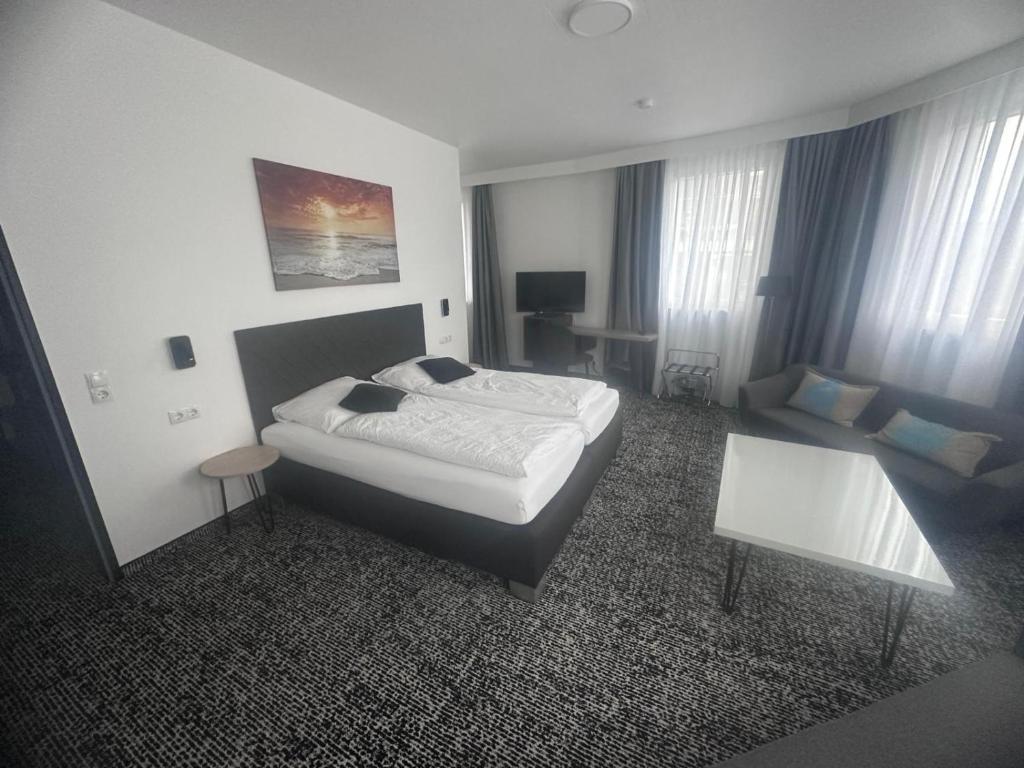 Postel nebo postele na pokoji v ubytování Panorama Hotel Rheinkrone