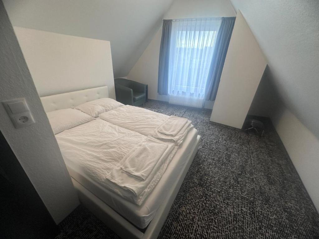 Postel nebo postele na pokoji v ubytování Panorama Hotel Rheinkrone