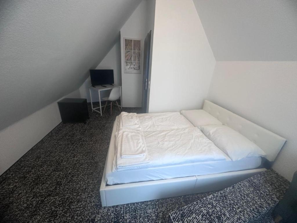 Postel nebo postele na pokoji v ubytování Panorama Hotel Rheinkrone