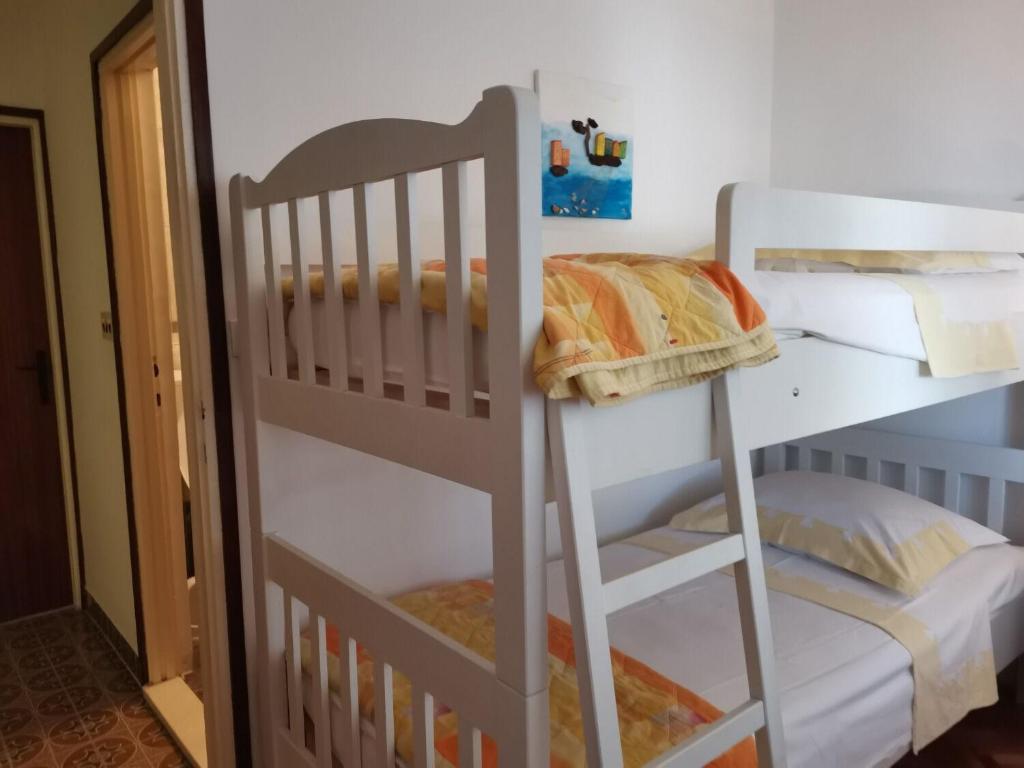 Posteľ alebo postele v izbe v ubytovaní Apartments Srdan