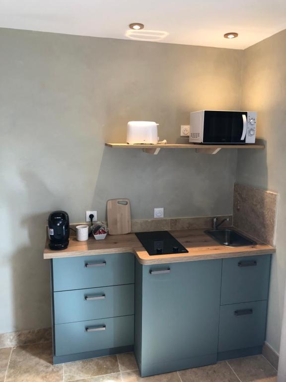 Kuchyň nebo kuchyňský kout v ubytování La maison Buis