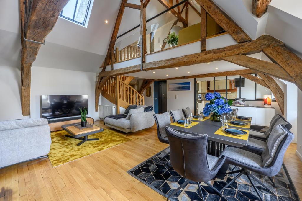 a dining room and living room with a table and chairs at Ty Mary-Ann - Duplex de 100 m² vue port in Vannes