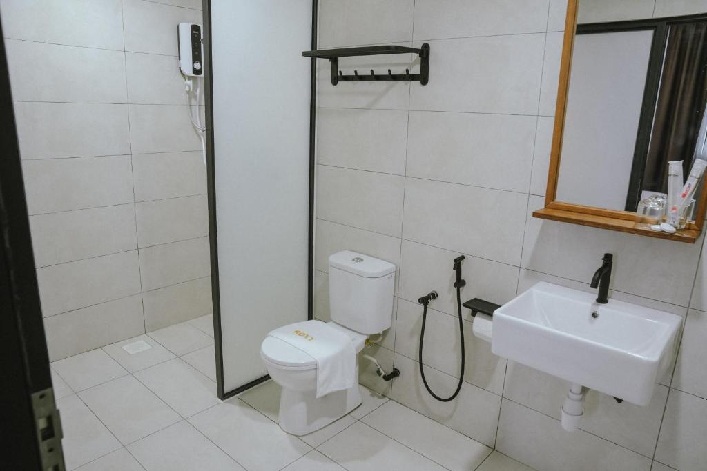Koupelna v ubytování Roxy Hotel Siniawan