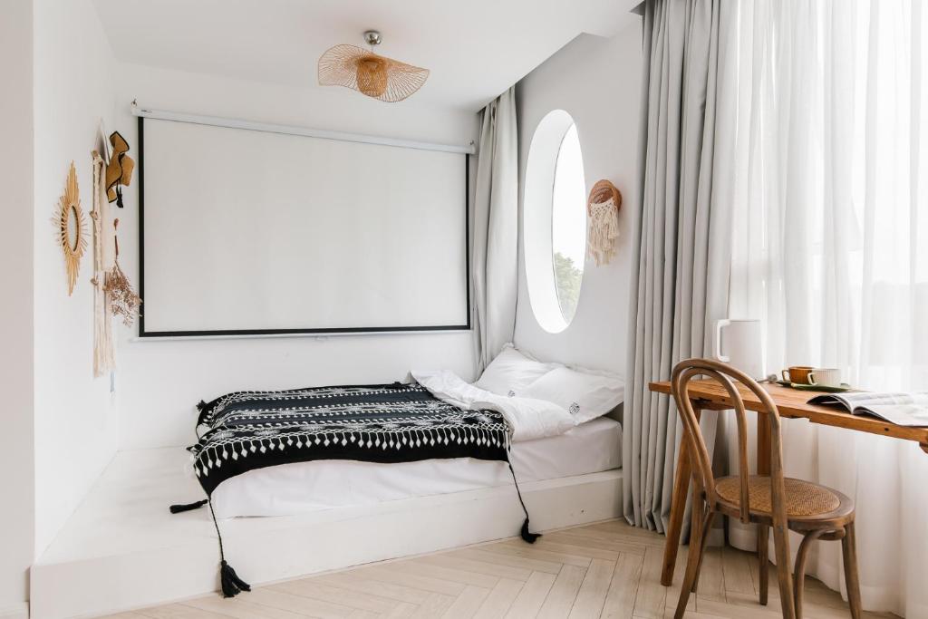 Postel nebo postele na pokoji v ubytování Shanghai ruochu designer Guesthouse上海若初设计师民宿--近上海浦东国际机场及迪士尼