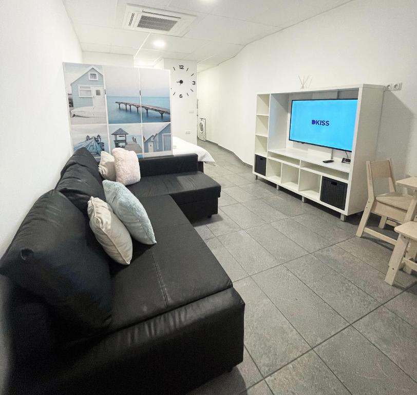 TV a/nebo společenská místnost v ubytování Estudio Ines Beach