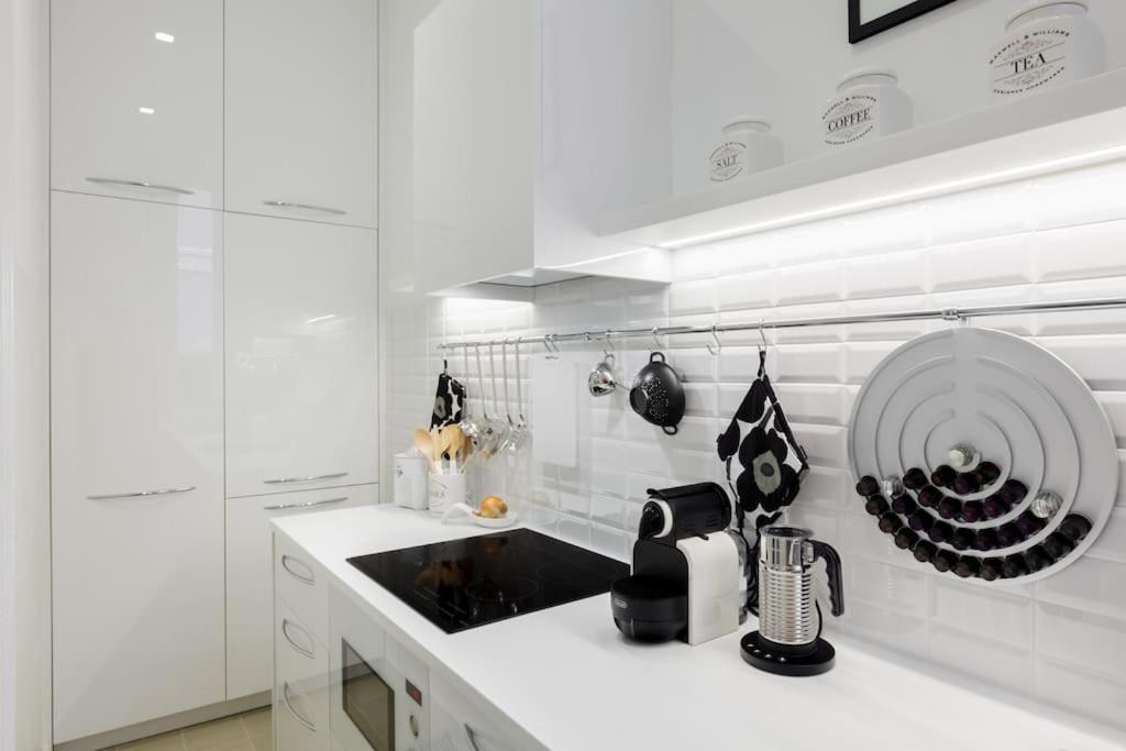 Kuchnia lub aneks kuchenny w obiekcie New Design Apartment