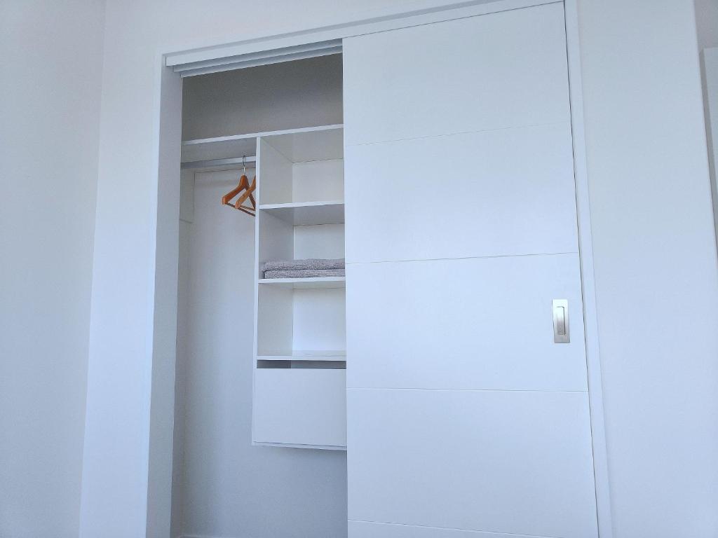 Stylish Family Retreat in Hillcrest Spa 4 Bedroom and Playroom - Resim 15