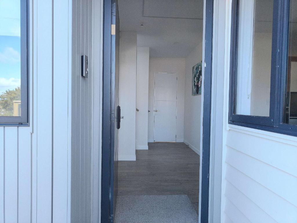 Stylish Family Retreat in Hillcrest Spa 4 Bedroom and Playroom - Resim 17