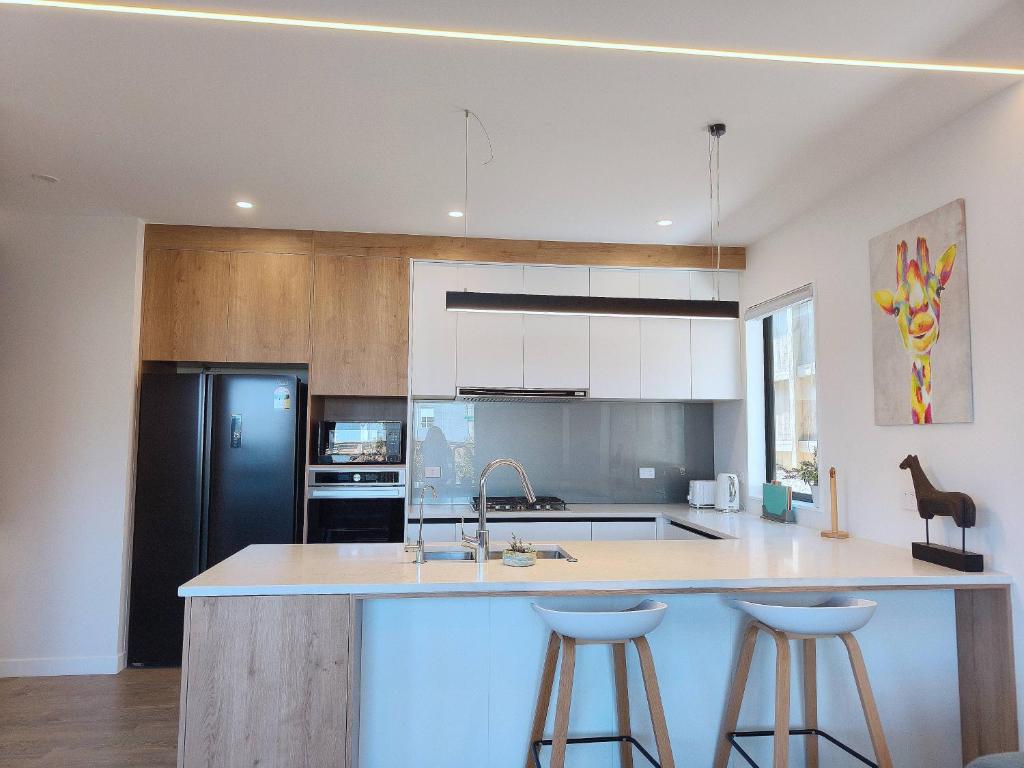 Stylish Family Retreat in Hillcrest Spa 4 Bedroom and Playroom - Resim 7